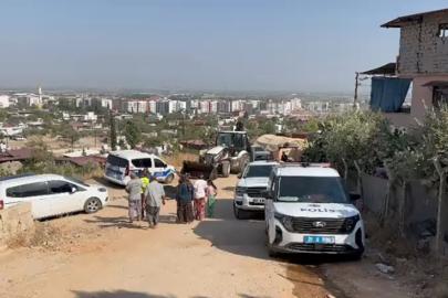 Yokuş aşağı inen otomobil iş makinesine çarptı: 1 ölü