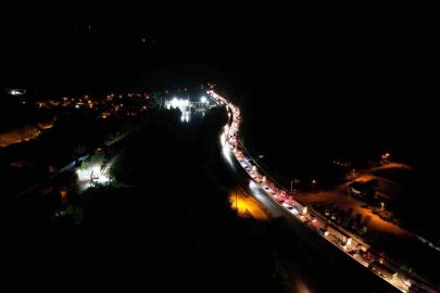 Yol çalışması ve trafik kazası birleşince Sakarya D-650 karayolunda trafik kilitledi