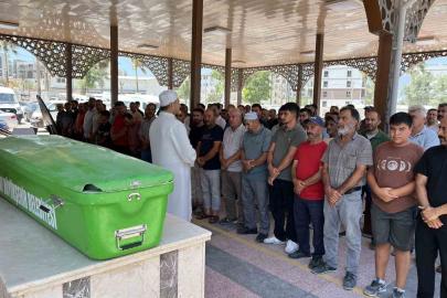 Yola kaçan topunu yakalamak isterken pikabın çarptığı Umut son yolculuğuna uğurlandı