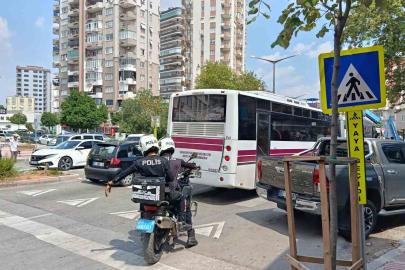 Yolcu minibüsünün yaya geçidinde çarptığı genç kız öldü
