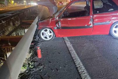 Zonguldak’ta otomobil bariyerlere çarptı: 1 yaralı