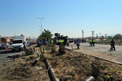 1 kişinin öldüğü 24 kişinin yaralandığı kazada otobüsün enkazı kaldırıldı