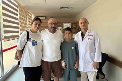 11 yaşındaki çocuğun 12 milimetrelik böbrek taşı tek seansta temizlendi