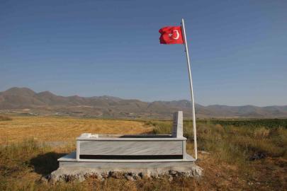149 yıldır Erzurum Ovası’nda nöbet tutan şehidin mezarı yenilendi