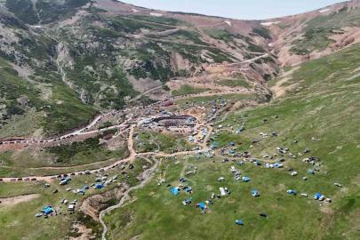 3 Bin rakımdaki Salikvan Yaylası’nda boğa güreşleri nefes kesti