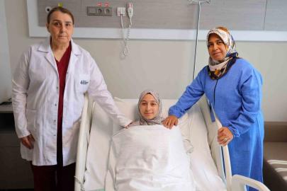 35 santimetrelik kist, genç hastanın doğurganlığı korunarak çıkarıldı