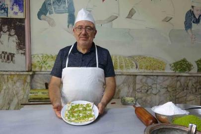5 yaşında başladı, 63 yıldır katmer açıyor