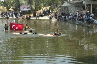 8 asırlık Çal Sudan Koyun Geçirme festivali yoğun katılımla gerçekleşti