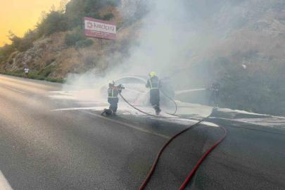 8 milyon TL’lik elektrikli Mercedes oto, seyir halindeyken yanmaya başladı