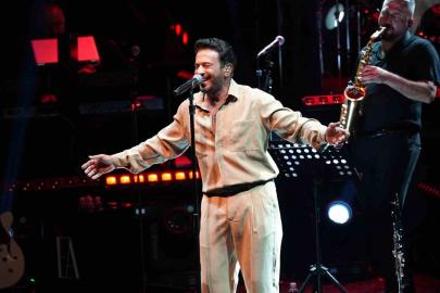 Açıkhava’da Emre Altuğ’dan müzik dolu gece