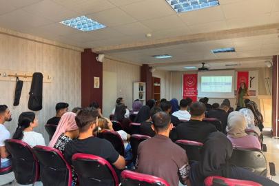 Adana’da evlilik yolundaki çiftler eğitim programında buluştu