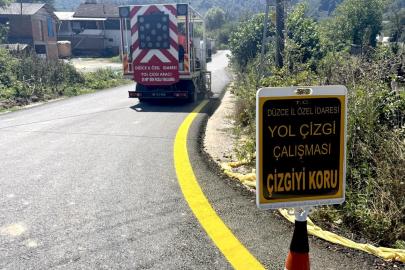 Akçakoca’da köy yollarında yol çizgileri ve kasisler yenilendi