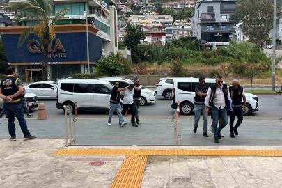 Alanya’da 400 bin liralık döviz bürosu soygununda 3 şüpheli tutuklandı