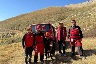 Alanya’da dağlık alanda mahsur kalan keçi kurtarıldı