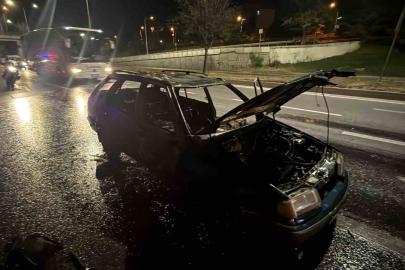 Alev topuna dönen otomobil küle oldu, sürücünün vücudunda yanıklar oluştu