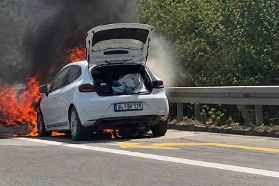 Alev topunan dönen otomobil kullanılamaz hale geldi