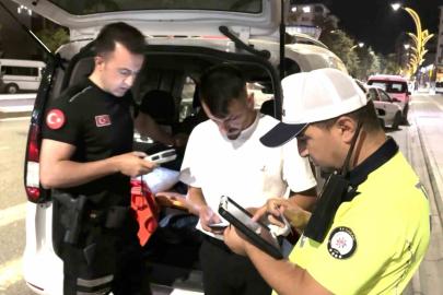 Alkollü minibüs kullanan sürücünün ehliyetine el kondu
