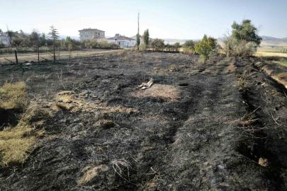 Altınyayla’da yangın paniği: Alevler evlere sıçramadan söndürüldü