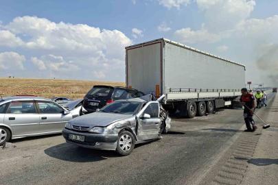 Anız yangını kazaya neden oldu: 13 araç birbirine girdi