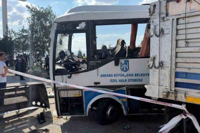 Ankara’da midibüs ile kamyon çarpıştı: 1 ölü, 16 yaralı