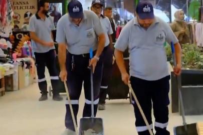 Antakya Belediyesi Uzun Çarşı’da temizlik çalışması gerçekleştirdi