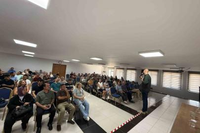 Antakya ve Defne’deki okul idarecilerine kadına yönelik şiddetle mücadele semineri verildi