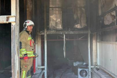 Antakya’da beyaz eşya deposunda yangın çıktı