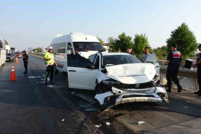 Antalya’da feci kazada ortalık savaş alanına döndü: 17 yaralı