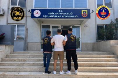 Antalya’da JASAT son 1 ayda bin 331 aranan kişiyi yakaladı