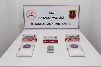 Antalya’da otel odasında uyuşturucuya 2 tutuklama