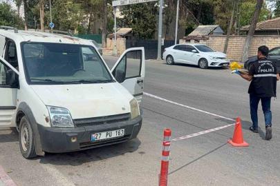 Araç içerisinde silahlı saldırıya uğrayan şahıs ağır yaralandı