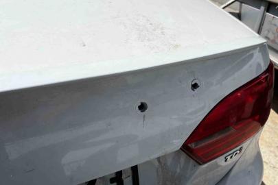 Araçlarıyla seyir halindeki aileye silahlı saldırı iddiası: Dehşet anları kamerada
