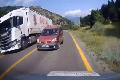 Ardahan-Şavşat karayolunda hatalı sollama araç kamerasında