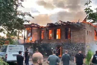 Arhavi’de 2 katlı ev küle döndü