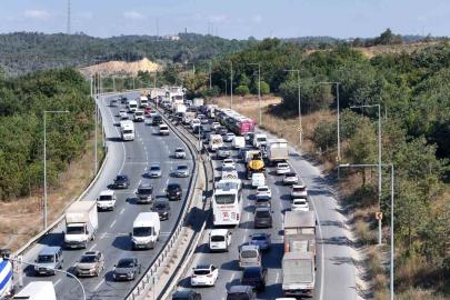 Arnavutköy’de yol çalışması trafiği kilitledi: Kilometrelerce araç kuyruğu oluştu
