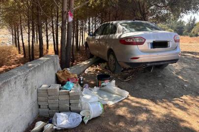 Arsuz’da ağaca çarpan otomobilin sürücüsü yaralandı