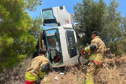 Arsuz’da devrilen kamyonun sürücüsü yaralandı