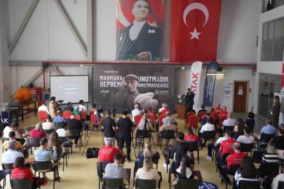 Ataşehir’de 17 Ağustos deprem şehitleri anıldı: "Deprem değil, hazırlıksızlık felaket getirir"