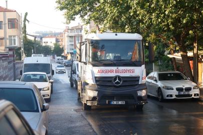 Ataşehir’de temizlik, bakım ve ilaçlama çalışmaları aralıksız sürüyor