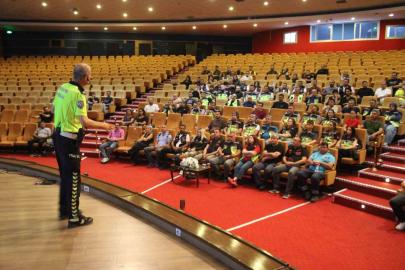 Aydın’da 200 motosiklet sürücüsüne "güvenli sürüş" eğitimi