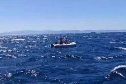 Ayvalık açıklarında sürüklenen 2 kişi Sahil Güvenlik tarafından kurtarıldı