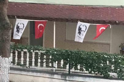 Ayvalık-Sarımsaklı’da Atatürk ve Cumhuriyet sevgisi sokağa taşıyor