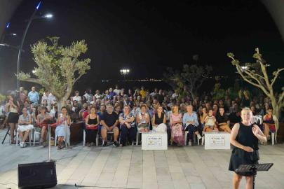 Ayvalık’ta tarihi Gümrük Meydanı sanatseverlerin buluşma noktası oldu