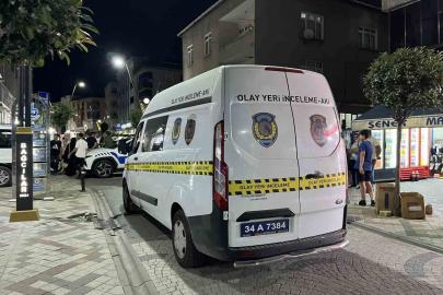 Bağcılar’da komşusunu bıçaklayıp, sokağa rastgele ateş açtı: 4 yaralı