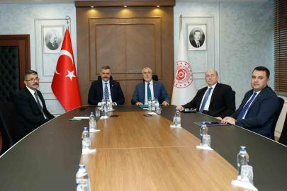 Bakan Çiftçi: "(Toplum Yararına Programları) 81 ilimizin valiliklerine toplam 30 bin kontenjan tahsis edilecek"