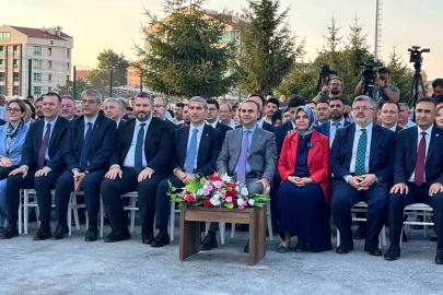 Bakan Kacır: "Herkes kendine yakışanı yapar. Birilerinin neler yaptıklarını biliyorsunuz, takip ediyorsunuz"