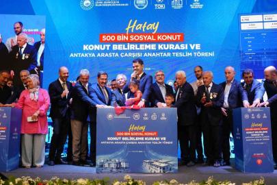 Bakan Kurum’un katılımıyla Hatay’da 8 bin 500 hak sahibinin konutu belirlendi