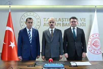 Bakan Uraloğlu: "E5000 lokomotifimiz, Avrupa Birliği Sertifikasyonu olan TSI’ya sahip oldu"