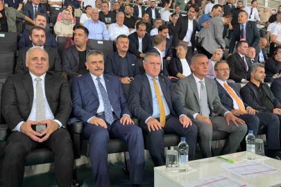 Bakanlar ve TFF Başkanı Amedspor-Erzurumspor maçını tribünde takip etti