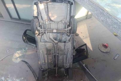 Bakırköy’de araç bina boşluğuna uçtu: 2 yaralı